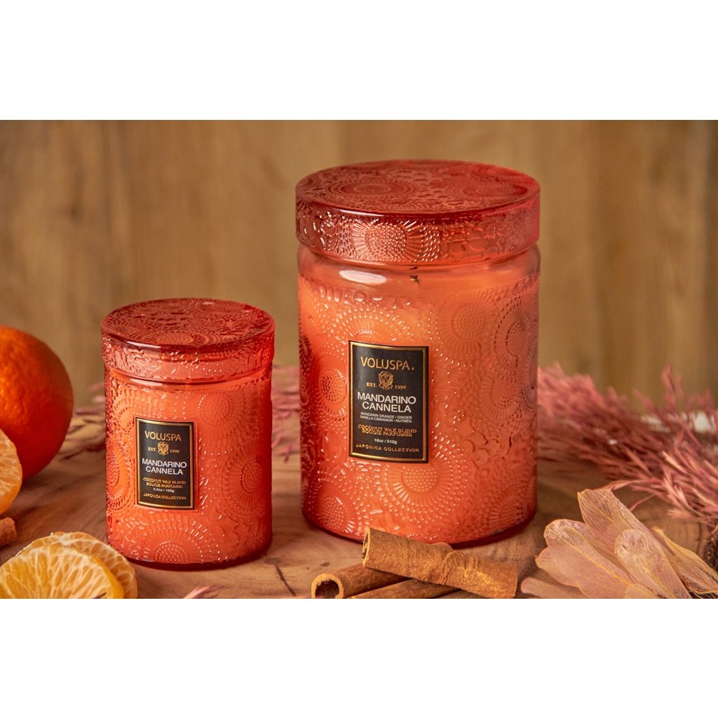 Vela Voluspa Pote de Vidro G Relevo Mandarino Cannela 100h